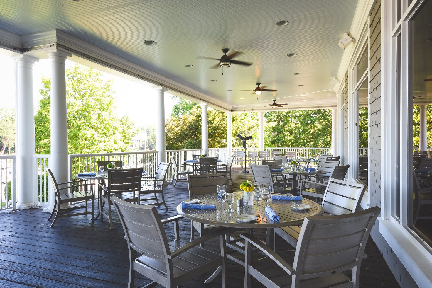 safeharbor-peninsula-yacht-club-outdoor-dining-003 - SouthPark Magazine