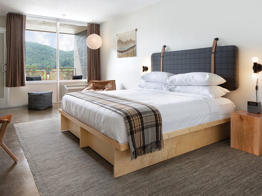 Rhode’s Motor Lodge guest room