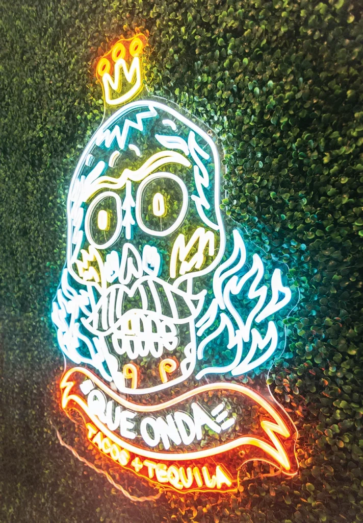 Neon sign of Que Onda