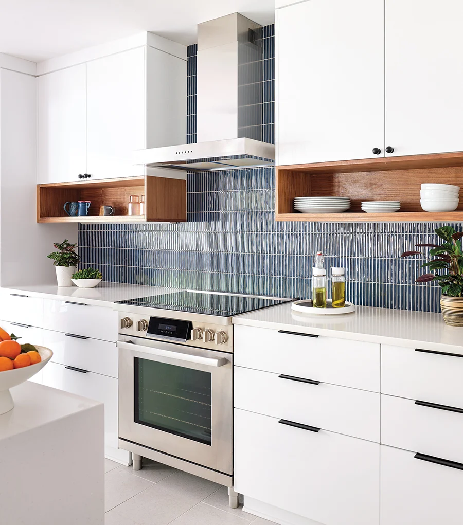 Midcentury Barclay Downs split-level kitchen redesign by Erin Hodges and Dominion Remodeling. Stovetop with blue tile backsplash.