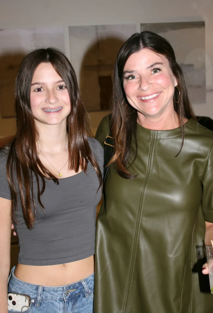  Maddie Papier and Natalie Papier