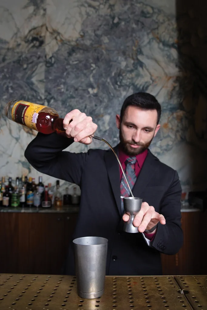 Albertine bartender making a drink