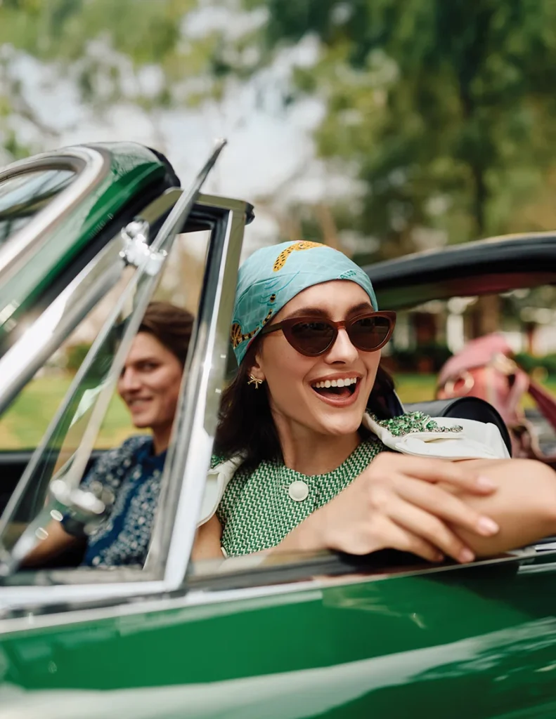 Spectator golf style with vintage car