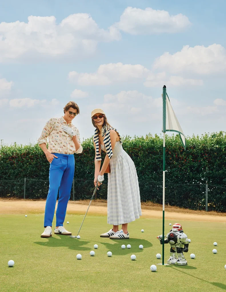 Spectator golf style playing golf