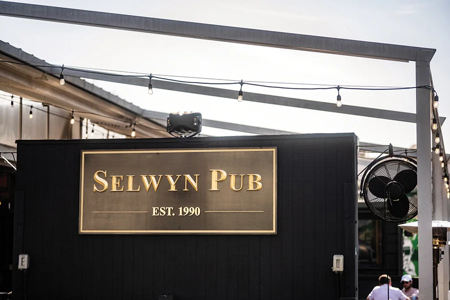 Selwyn Pub sign