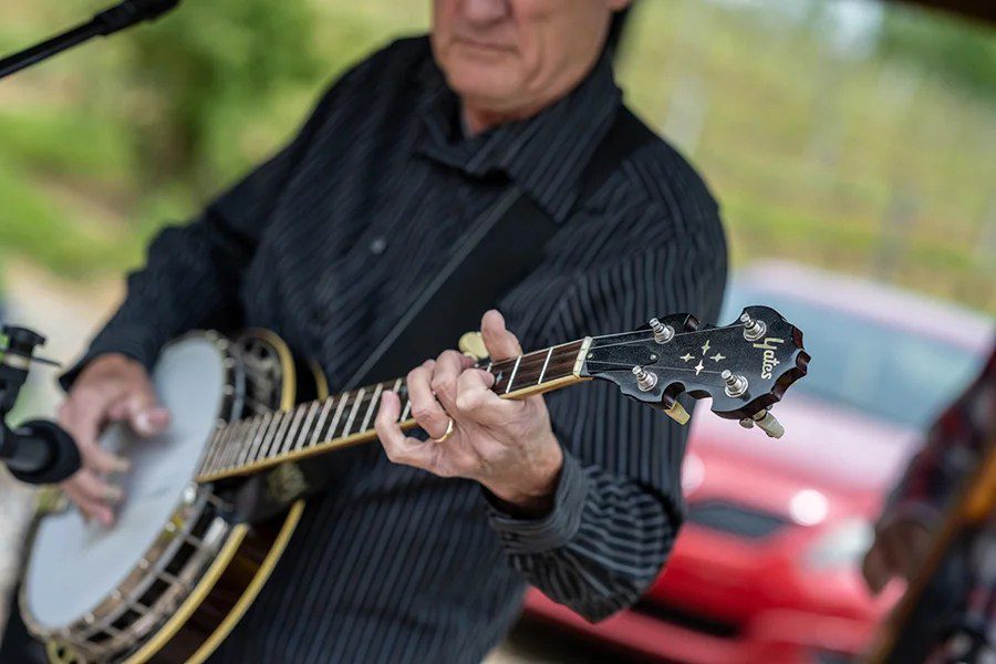 Banjo player at Linville Falls Winery
