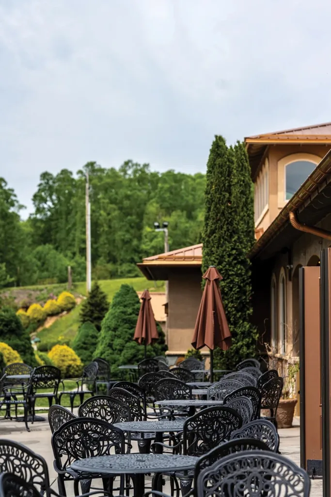 Linville Falls Winery outdoor patio