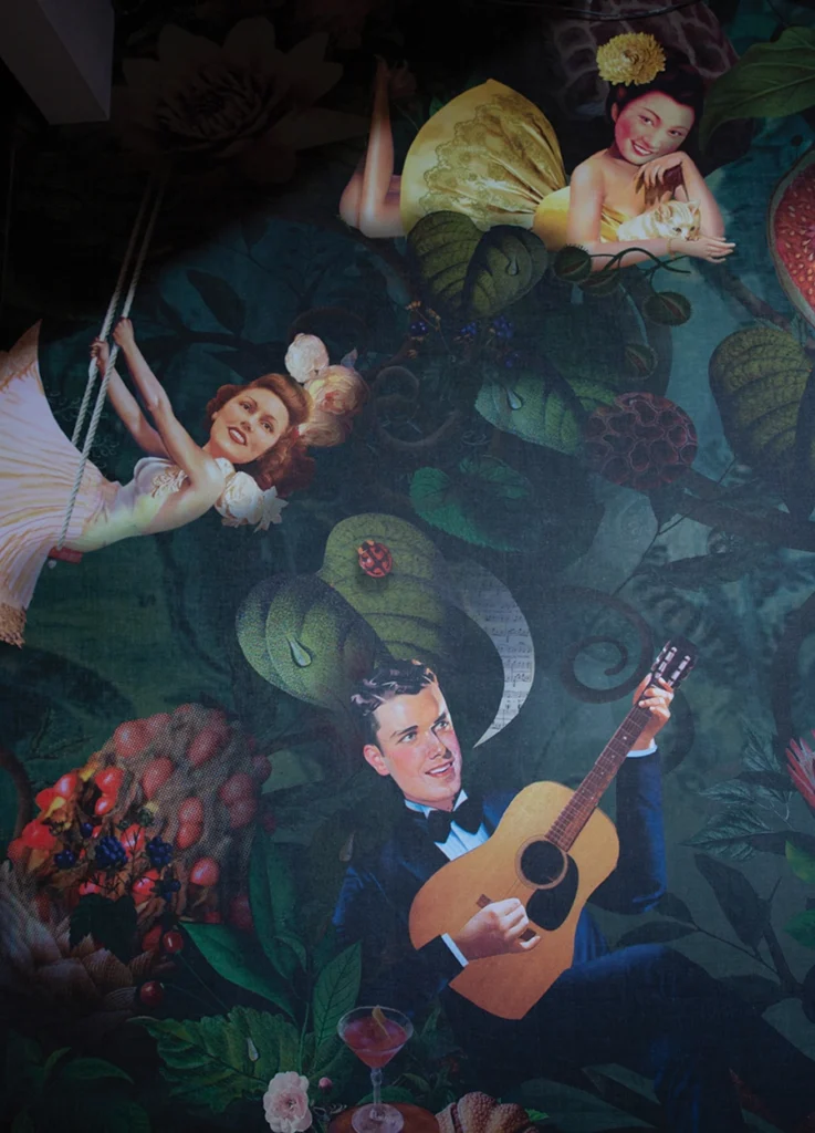 Wall art at Fontana Di Vino